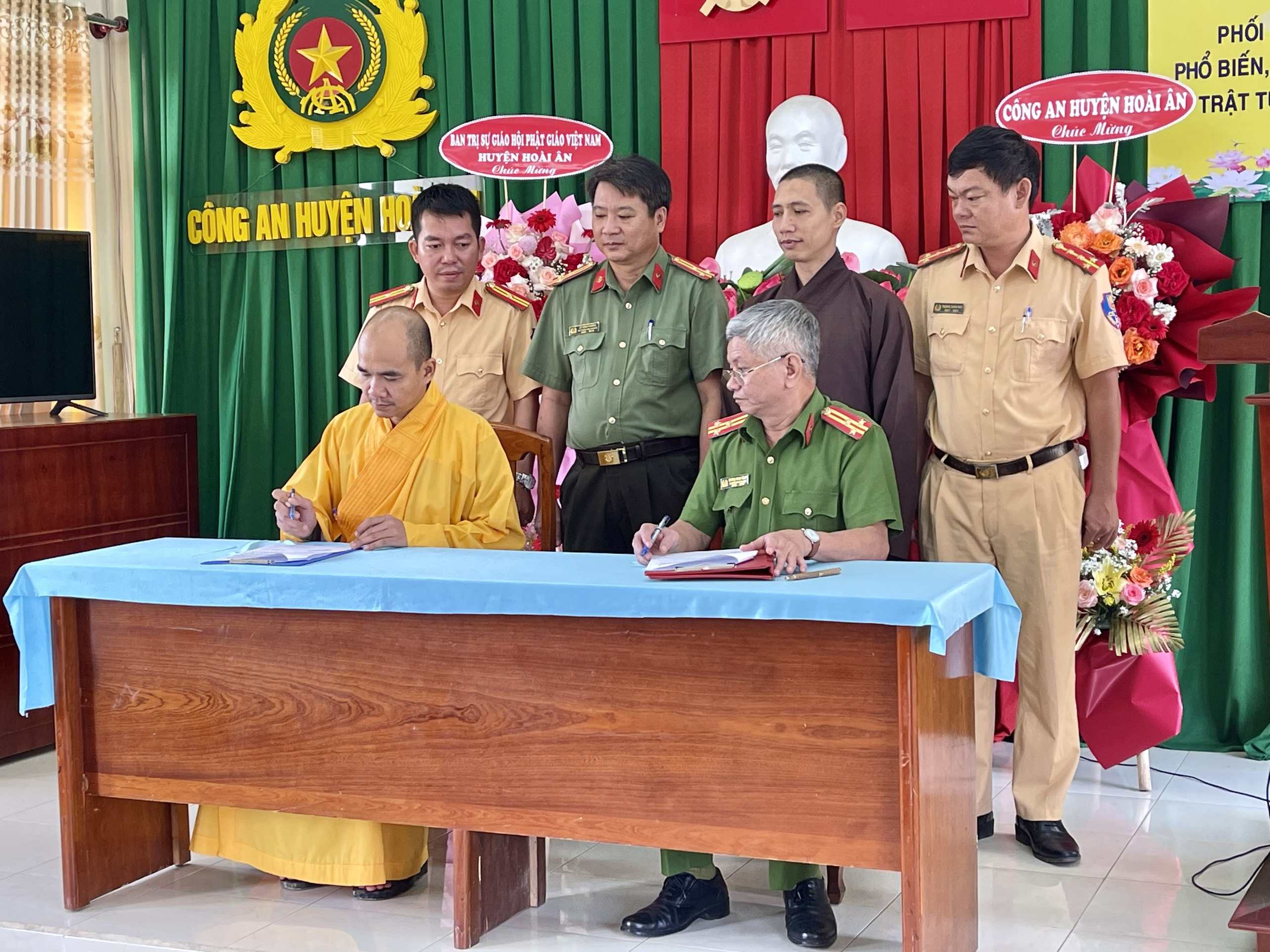 Hoài Ân Ban Trị sự Phật giáo và Công An huyện Hoài Ân ký Kế hoạch An toàn giao thông